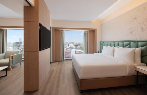 Surat Hotel | Hilton Garden Inn Surat City Centre