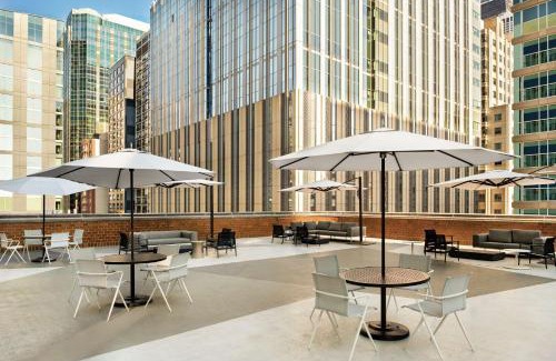 Streeterville Hotel | Hilton Grand Vacations Club Chicago Magnificent Mile