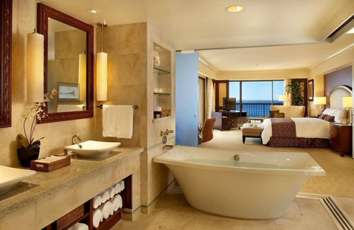 Waikiki Resort | Hilton Hawaiian Village 2 Bedroom! - Sleeps 6