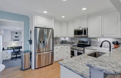 Chapin Apartment | Hilton Lake Getaway w/Hot Tub & Two Fire Pits