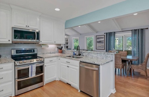 Chapin Apartment | Hilton Lake Getaway w/Hot Tub & Two Fire Pits