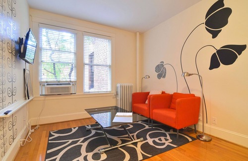 Belltown Condo | Hip Flat. Iconic Downtown. Walk to Pike Place Market.