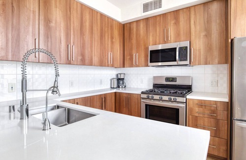Little Italy Apartment | Hip Little Italy Studio w/Gym, BBQ & Pool, nr light rail, by Blueground