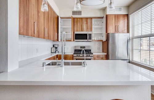 Little Italy Apartment | Hip Little Italy Studio w/Gym, BBQ & Pool, nr light rail, by Blueground