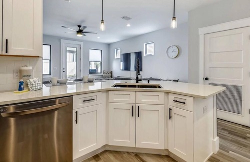 Bahama Beach House | Hip-Nautic - Beautiful Home - Private Hot Tub!