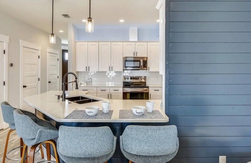 Bahama Beach House | Hip-Nautic - Beautiful Home - Private Hot Tub!