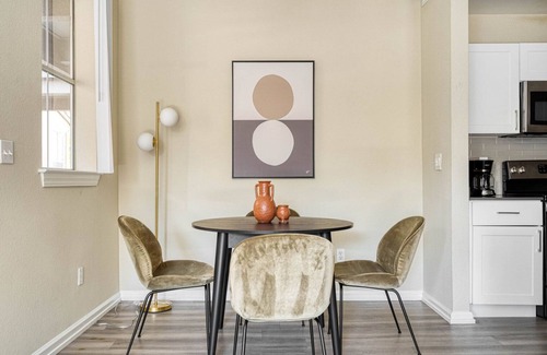 Garden Alameda Apartment | Hip San Jose - The Alameda 2BR w/Gym & Pool, nr Caltrain, by Blueground