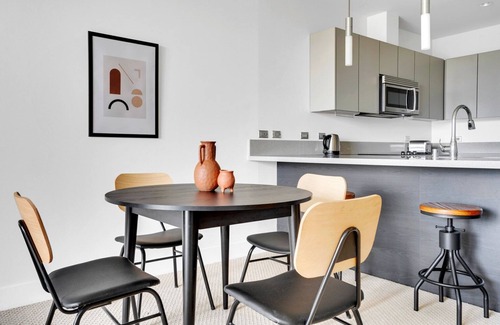 The Villas Apartment | Hip Santana Row 1BR w/Pool & Gym, 10 mins to Google, by Blueground