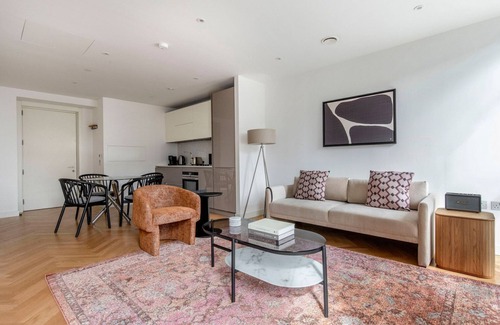 Elephant and Castle Apartment | Hip Southwark 1BR w/Concierge, nr Underground & Colleges, by Blueground