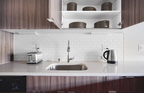 Sunnyvale West Apartment | Hip Sunnyvale 1BR w/W/D, Gym & Pool, 10 min to FB & Google, by Blueground