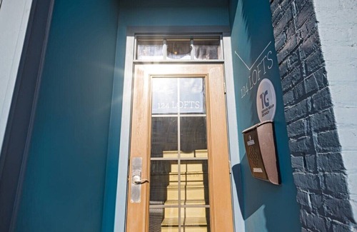 West Dundee Apartment | Hip Urban Loft-Small Town Charm - 124 LOFTS #1
