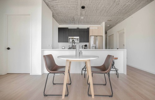 West Loop Apartment | Hip West Loop 1BR w/Gym, near Fulton Market & I-90, by Blueground