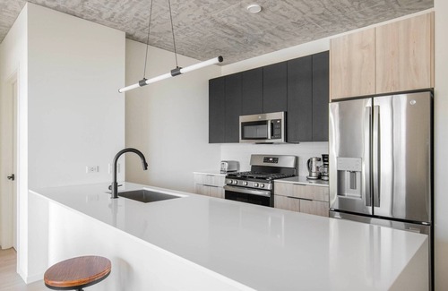 West Loop Apartment | Hip West Loop 1BR w/Gym, near Fulton Market & I-90, by Blueground