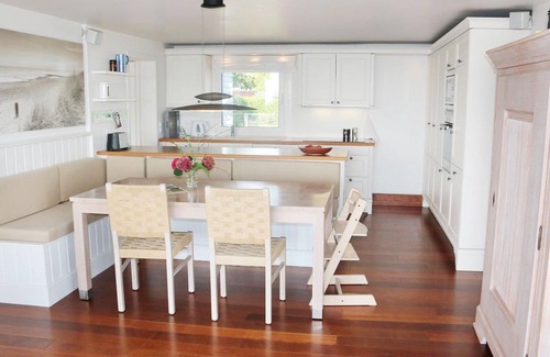 Sudbrookmerland House | Hippen - Holiday House Big Sea - Holiday House, shower and bath, 2 bedrooms