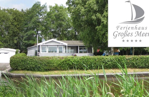 Sudbrookmerland House | Hippen - Holiday House Big Sea - Holiday House, shower and bath, 2 bedrooms