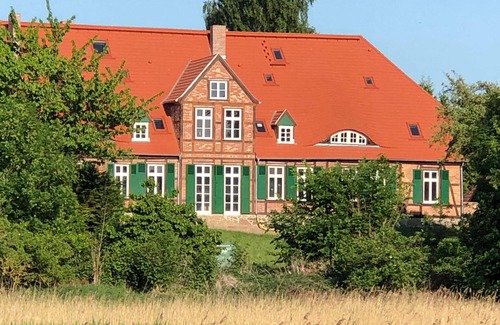 Hof Redentin Apartment | Hirschaue - Redentin manor house