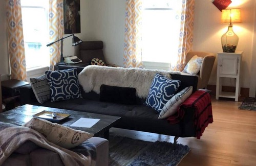 Sitka House | Historic 1930's Cottage Overlooking Crescent Harbor