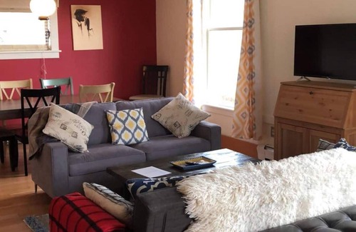 Sitka House | Historic 1930's Cottage Overlooking Crescent Harbor