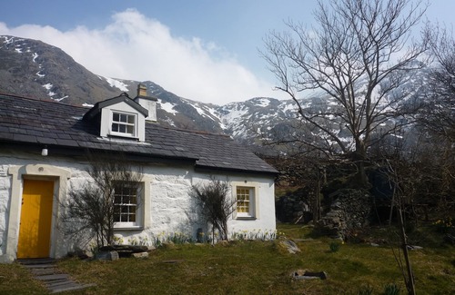 Nant Peris Cottage | Historic 3 Bedroom Cottage llanberis Pass, stylish renovation - views of Snowdon