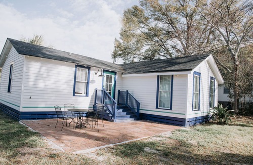 Tybee Island House | Historic 3 bedroom Cottage for 8 with pool -walk to the beach!