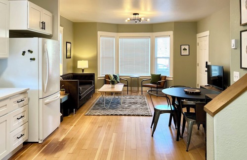 Eatonville House | Historic 3-bedroomTownhouse in Downtown Eatonville!