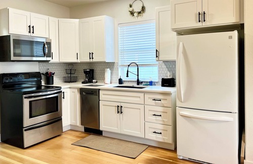 Eatonville House | Historic 3-bedroomTownhouse in Downtown Eatonville!