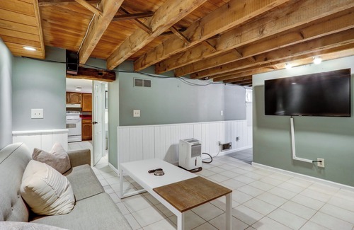 Lancaster House | Historic 7BR Retreat in DT Lancaster - LRG Groups!