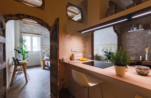 El Raval Apartment | Historic apartment with original frescos next to Ramblas! Daily Cleaning!