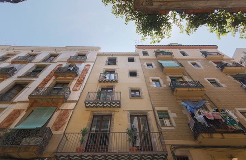 El Raval Apartment | Historic apartment with original frescos next to Ramblas! Daily Cleaning!