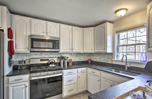 Bath House | Historic Bath Home, Walk to Waterfront Park!