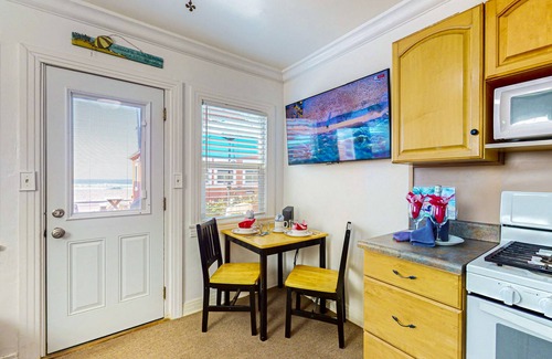 Townsite Cottage | Historic beach cottage w/full kitchen & free wifi, steps from the beach
