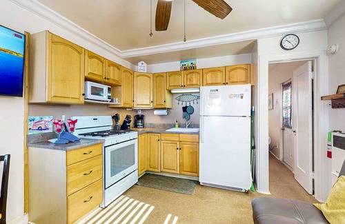 Townsite Cottage | Historic beach cottage w/full kitchen & free wifi, steps from the beach