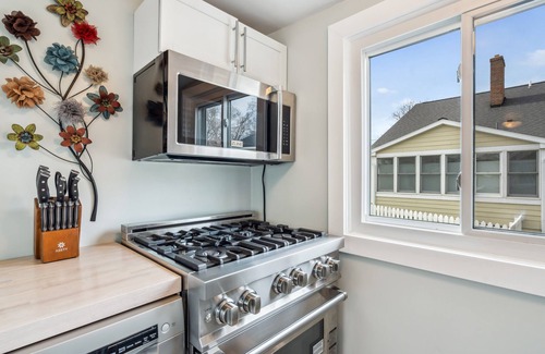 Bluffton House | Historic Beach Cottage Steps away from The Deck and across from the beach