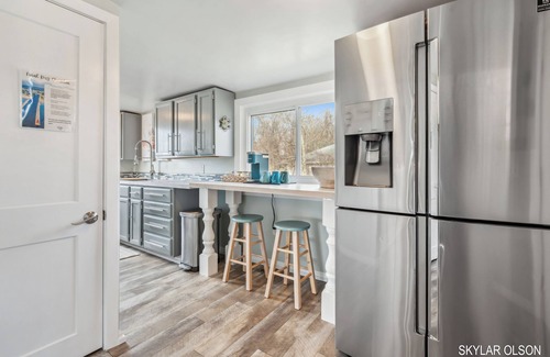 Bluffton House | Historic Beach Cottage Steps away from The Deck and across from the beach