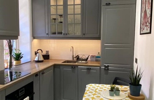 West End Apartment | Historic beautiful Dean Village 1 bed flat with river views