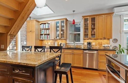 Stanton Park Apartment | Historic Capital Hill Home and Carriage House