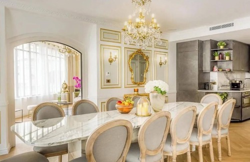 Paris City Center Apartment | HISTORIC CARDINAL RICHELIEU APARTMENT ,LOUVRE VIEWS AND 'EMILY IN PARIS' CHARM