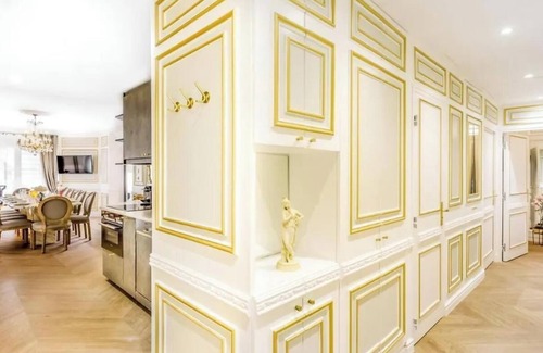 Paris City Center Apartment | HISTORIC CARDINAL RICHELIEU APARTMENT ,LOUVRE VIEWS AND 'EMILY IN PARIS' CHARM