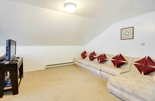 Lakewood House | Historic Carriage House < 20 Mi Elk Mtn: Hike, Ski