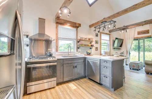 Moscow House | Historic Charm and Modern Luxury 6 Mi to Stowe Mtn