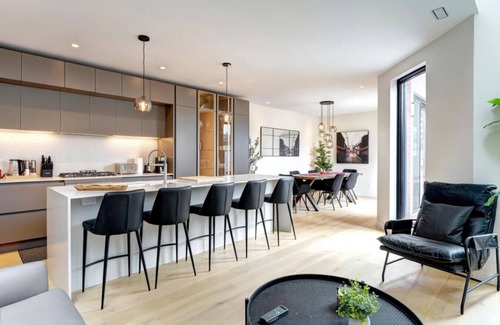 Plateau Mont Royal Apartment | Historic Charm Overlooking Parc Lafontaine!