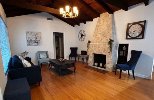 Hendricks and Venice Isles House | Historic Charm?5 min beach/Las Olas 15 airport