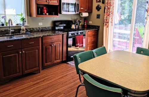 West Chicago House | Historic charm★Family friendly★Walk to Metra★Patio