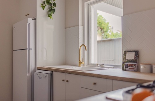 Glenelg South House | Historic cottage by Glenelg Beach