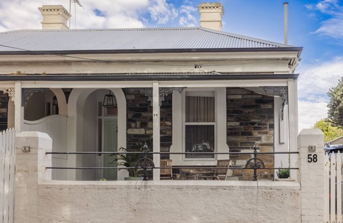 Glenelg South House | Historic cottage by Glenelg Beach