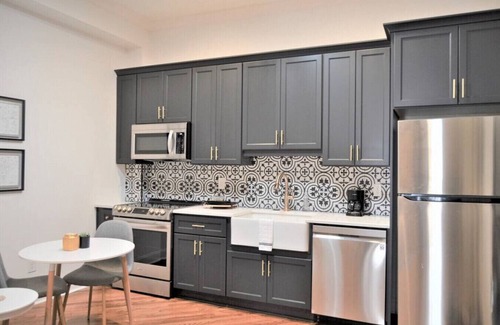 Roxboro Apartment | Historic Court Square Apt