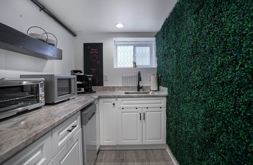 Old Town West Apartment | Historic & Cozy Old Town 1-Bdrm Gem w. Modern Comforts & Free Parking!