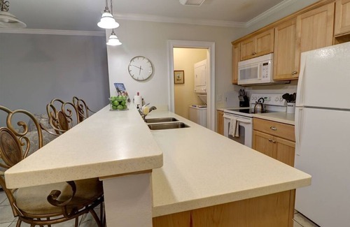 Historic Downtown Savannah Condo | Historic District Garden Condo-Garage Parking! Pets Upon Approval!
