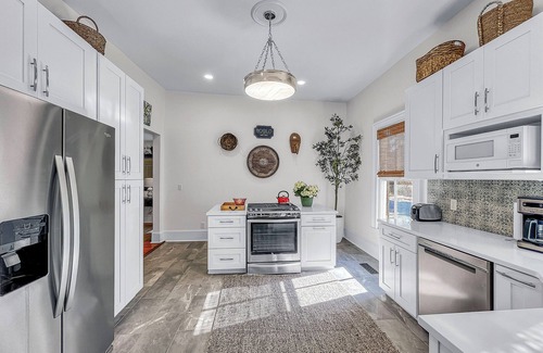 Brunswick House | Historic District - Grand Victorian Home with Courtyard near Island Beaches