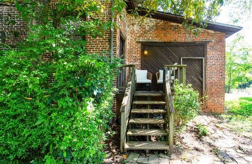 Athens Cottage | Historic Downtown Carriage House - Walkable to UGA